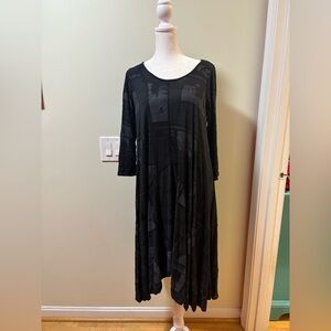 Comfy USA Zoey newsprint tunic dress black sz XS S artsy unique